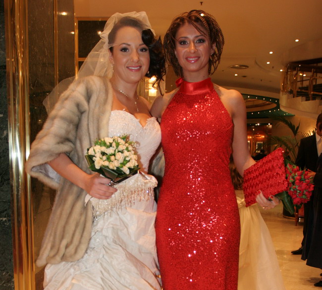 FARSA DE 1 APRILIE: Ana Maria Prodan a asteptat ore in sir in aeroport, dupa sora ei! Degeaba... EXCLUSIV
