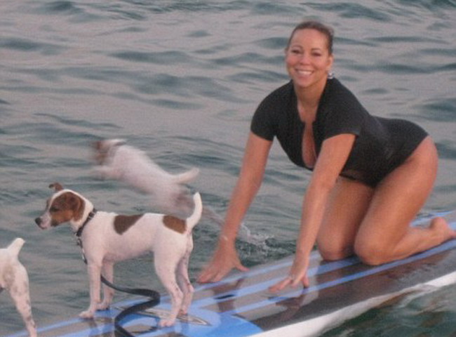 Mariah Carey, la surfing cu cei trei catei!