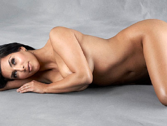 Kim Kardashian a pozat goala pentru Harper's Bazaar FOTO