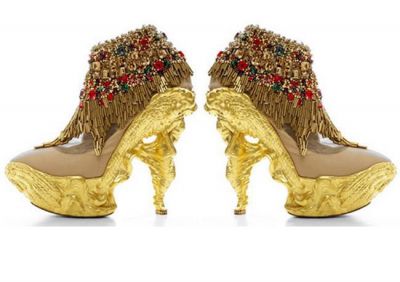 Uite cum arata accesoriile semnate Alexander McQueen propuse pentru toamna lui 2010