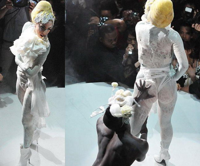 Lady Gaga â€“ cu fesele la vedere FOTO!