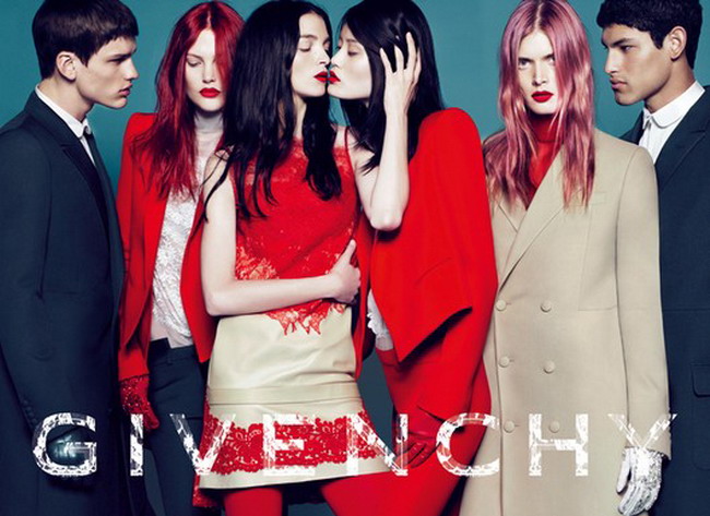 Moda fara prejudecati: Givenchy a apelat la un model transsexual