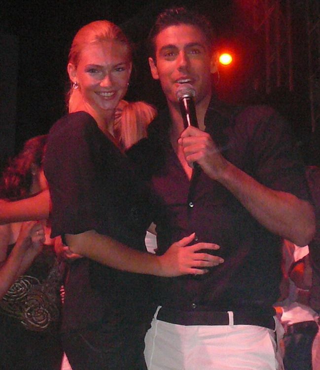 Madalina Draghici, curtata in Atena de un cantaret grec
