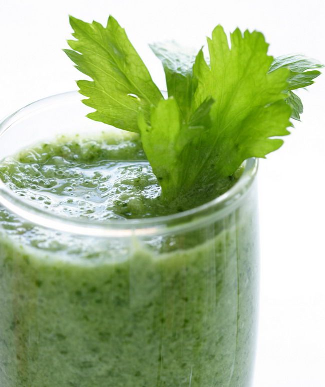 Bea un cocteil verde la micul dejun!