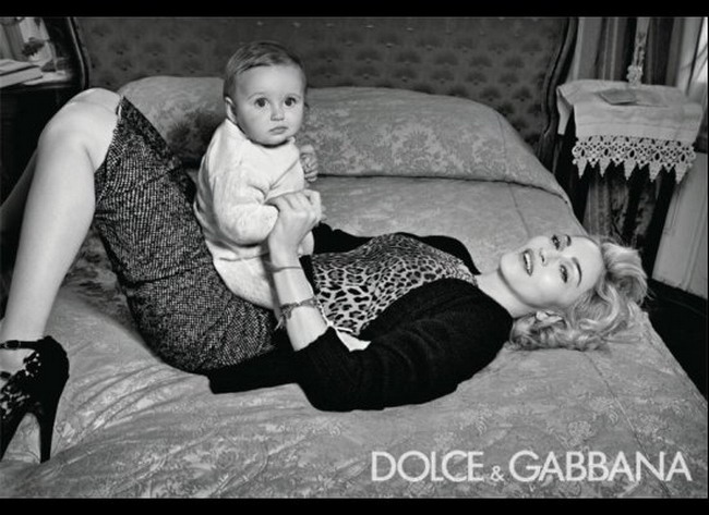 Madonna, sexy familista pentru D G