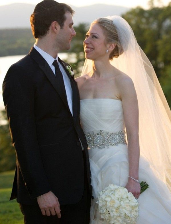 Iti place rochia de mireasa a lui Chelsea Clinton? FOTO