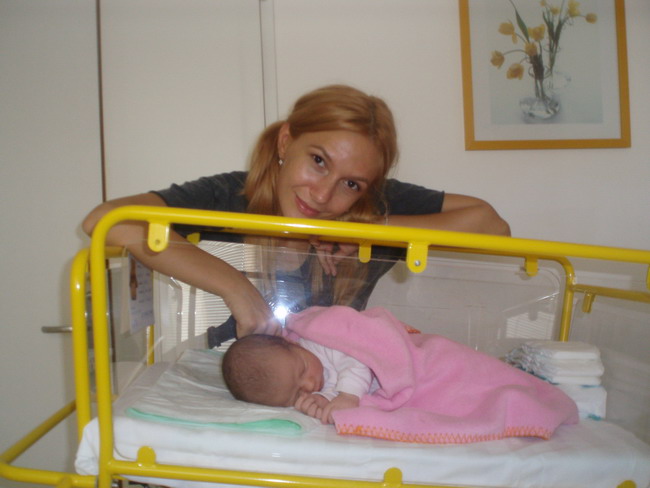 Adela Popescu a fugit de la filmare direct la spital