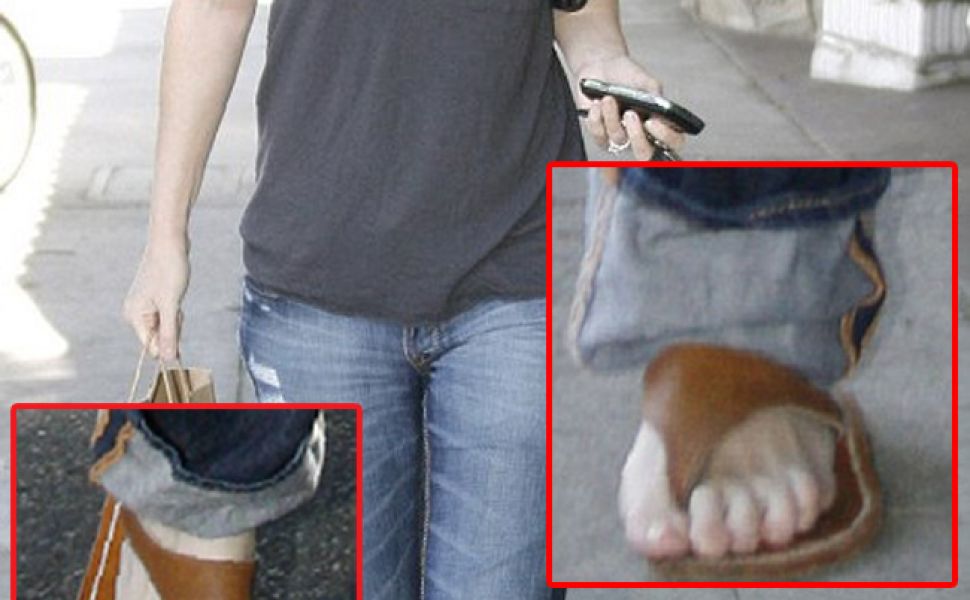 
	Ellen Pompeo din Grey's Anatomy are cate sase degete la fiecare picior FOTO!
