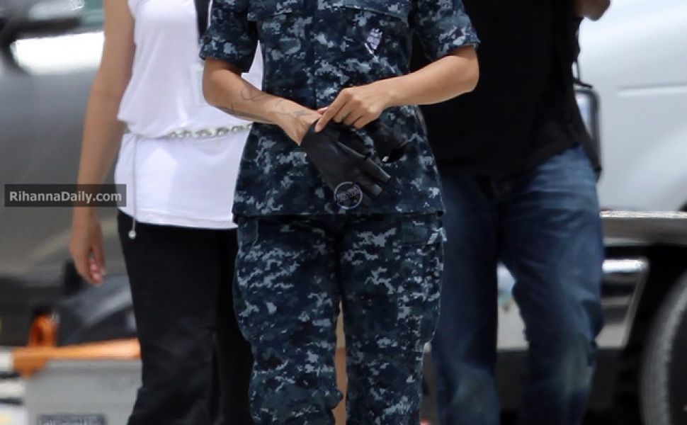 
	Rihanna - in tinuta militara pentru rolul din Battleship GALERIE FOTO!
