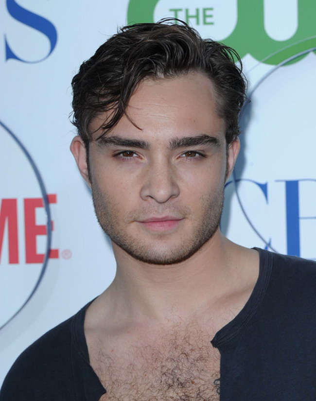Ed Westwick, un romantic desavarsit: isi asteapta iubita cu petale de trandafir si sampanie scumpa! GALERIE FOTO