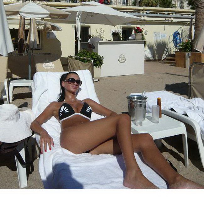 De ziua ei, Denisa Tanase le-a facut o supriza fanilor de pe Facebook: si-a postat poze sexy!