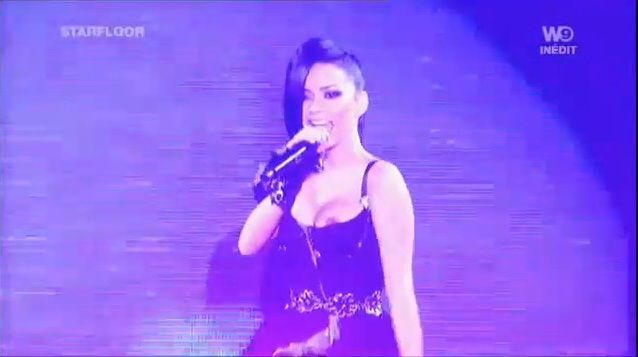 Inna - cu sanii la vedere la un concert VIDEO!