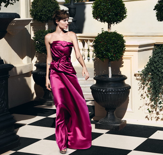 Angelina Jolie in Vogue: Am un dulap micut, nu-mi cumpar multe haine!