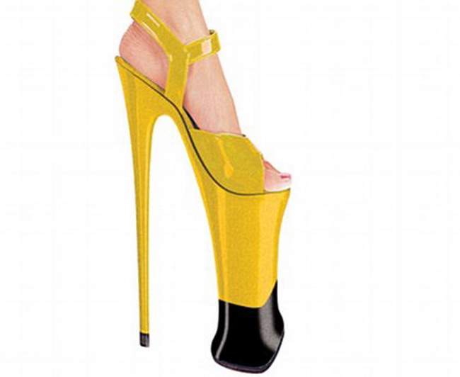 Lady Gaga are motive de bucurie: s-au inventat pantofii cu cel mai mare toc din lume -23 cm!