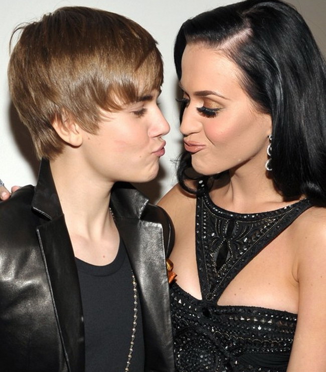 Justin Bieber si Katy Perry in tandreturi in culisele AMA GALERIE FOTO