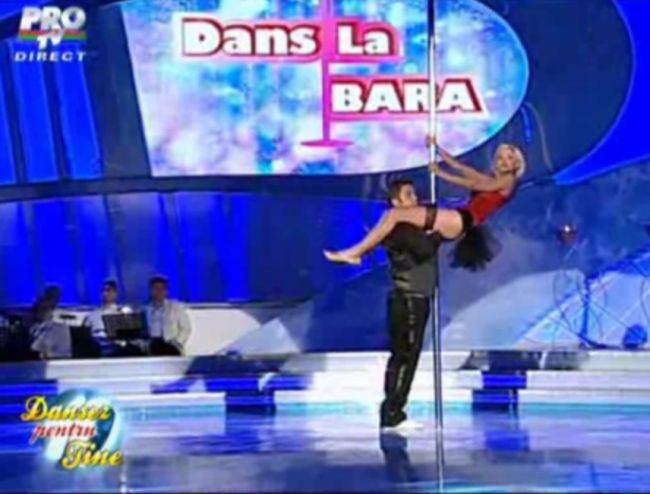 Sexy Abramburica: Uite cum a dansat Dana Rogoz la bara!