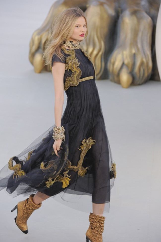 Chanel propune rochii si accesorii spectaculoase pentru Sarbatori GALERIE FOTO