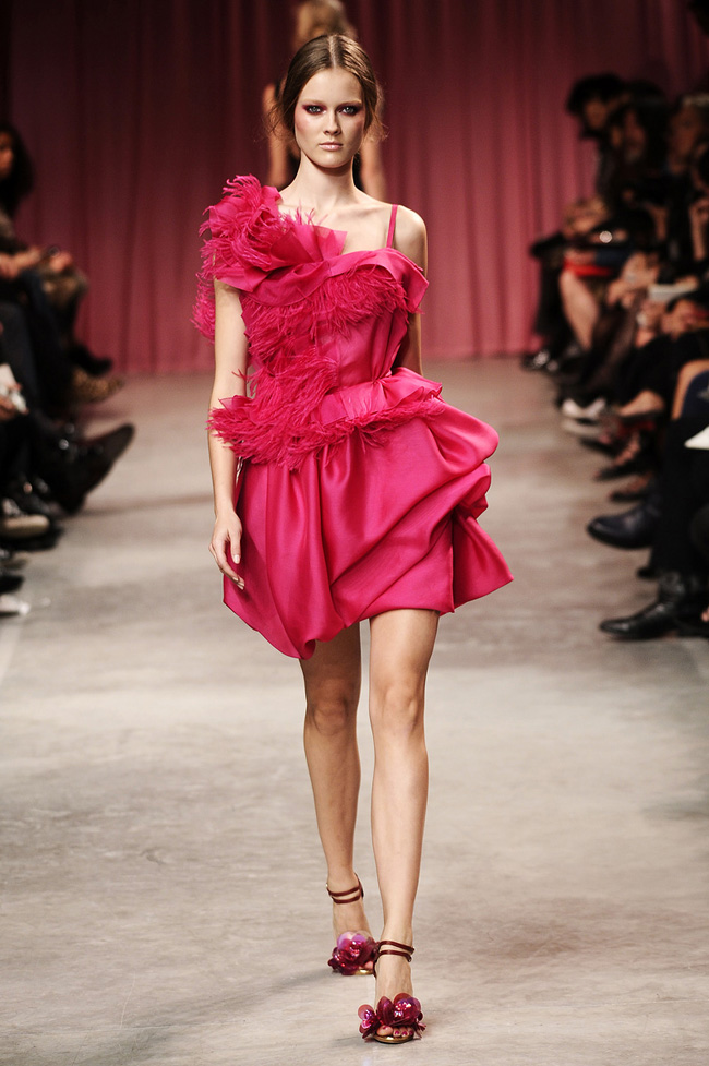 Nina Ricci ne vrea binedispuse si indragostite de moda in primavara lui 2011! GALERIE FOTO