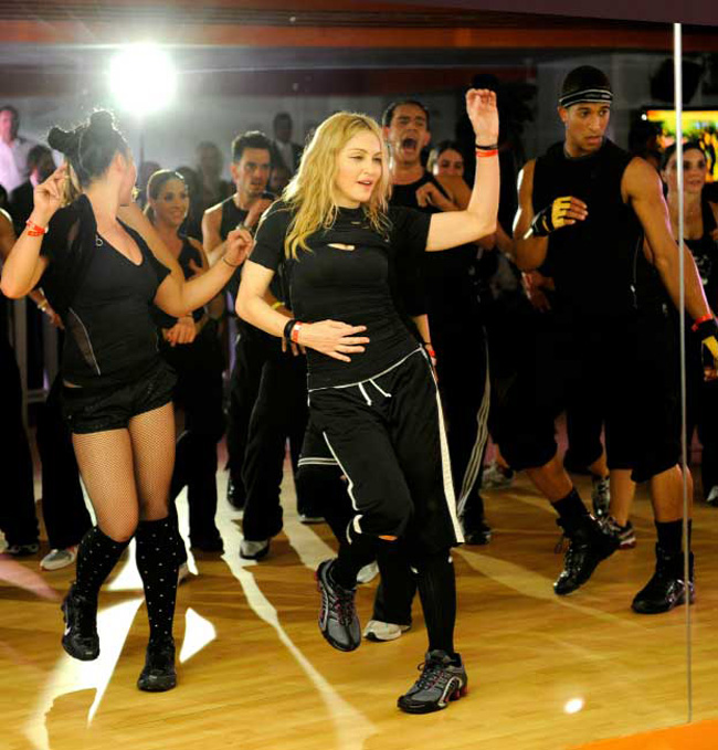 Dance, dance, Baby! Madonna isi deschide un lant de sali de sport in Mexic