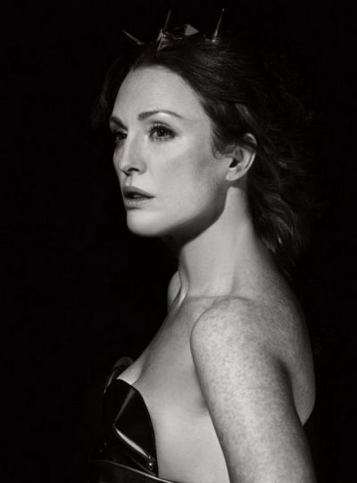 La 50 de ani - Julianne Moore, super sexy intr-un pictorial inspirat de Legendele Olimpului!