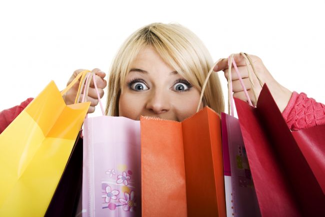 Outleturile se intrec in promotii de Craciun! Online sau offline, ce alegi?