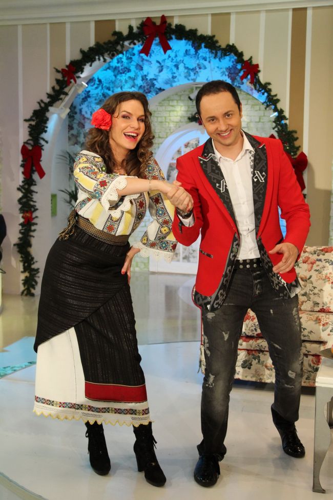 Anna Lesko - in costum popular. Iti place cum ii sta?
