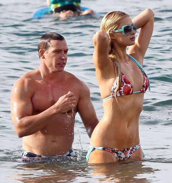 De Craciun, Paris Hilton a facut scufundari in Hawaii FOTO
