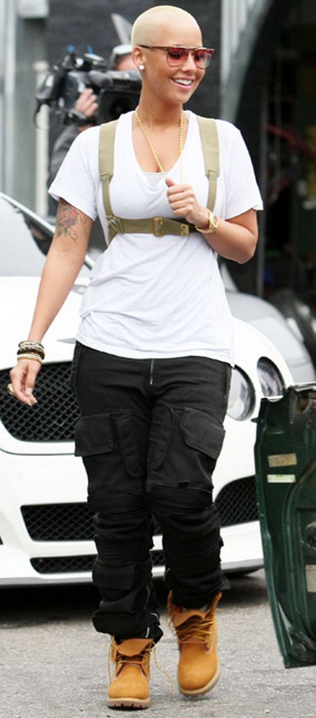 Amber Rose face din sutienul suport un obiect fashionable!