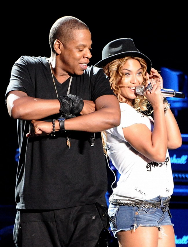 Beyonce zice ca Jay-Z a fost primul barbat din viata ei... sexuala