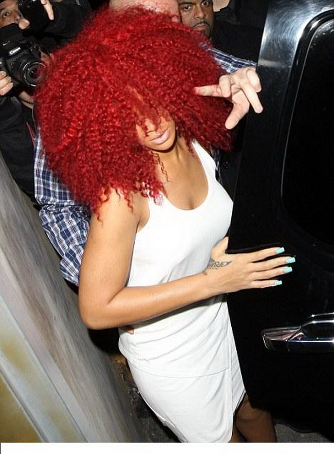 Wild Rihanna! Noua coafura a vedetei a creat controverse la Hollywood!