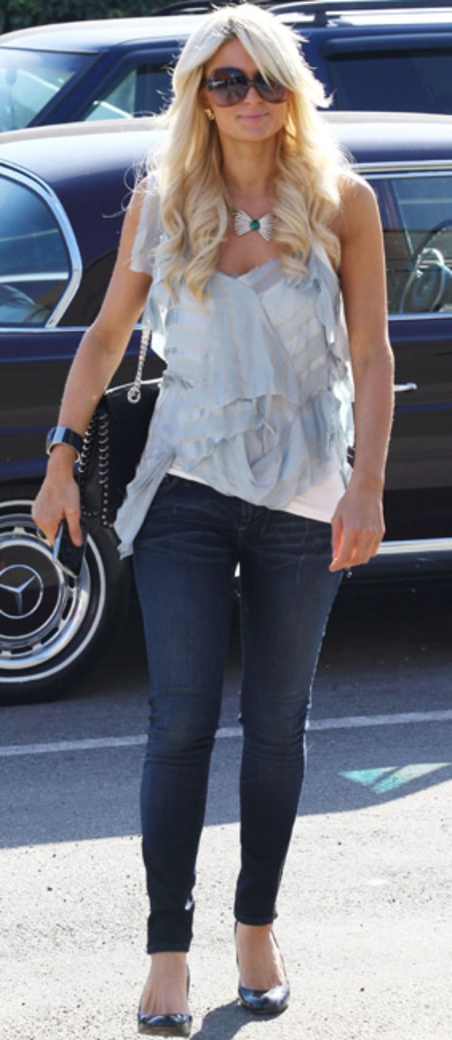 Fashion Police! Paris Hilton isi schimba look-ul, dar naravul...?!