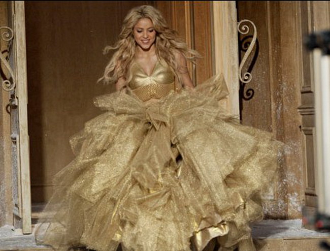 Shakira superba in Sale El Sol! VIDEO PREMIERA