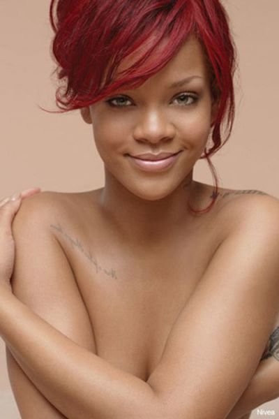Rihanna pozeaza nud pentru o campanie publicitara! FOTO
