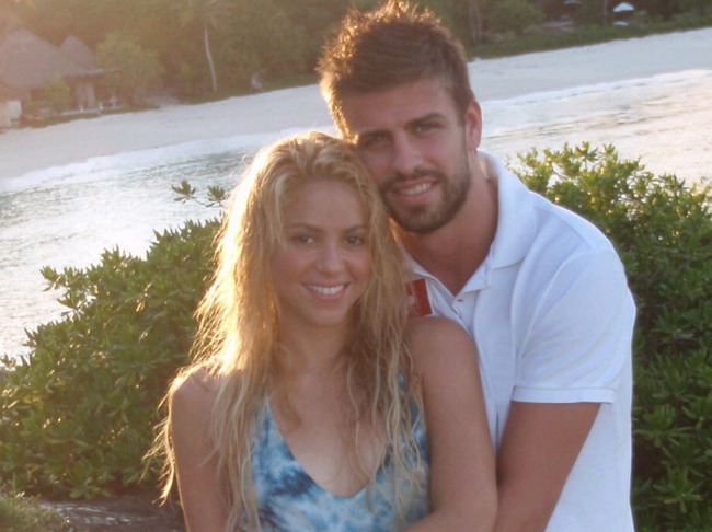 Shakira si-a aratat iubitul pe Twitter:  Va prezint soarele meu
