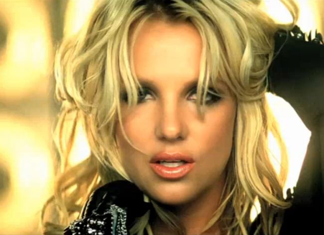 Britney Spears incinge atmosfera in  Till The World Ends ! VIDEO PREMIERA