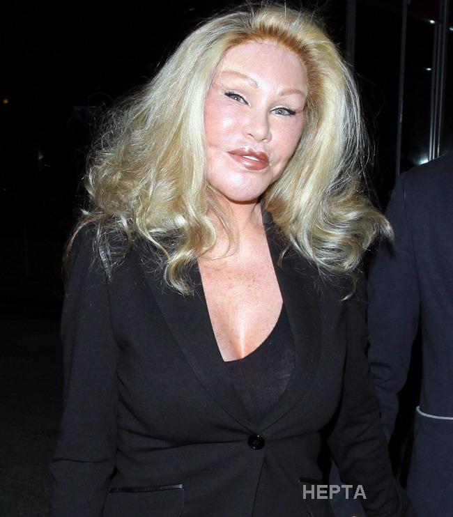 Jocelyn Wildenstein, femeia distrusa de operatii estetice, si-a aratat din nou fata in public! FOTO
