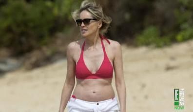 Cum arata Sharon Stone in bikini la 53 de ani!