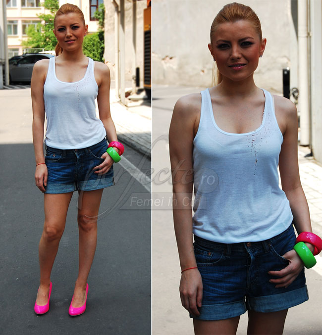 Look-ul zilei: Elena Gheorghe, intr-o tinuta chic de zi, cu accesorii neon