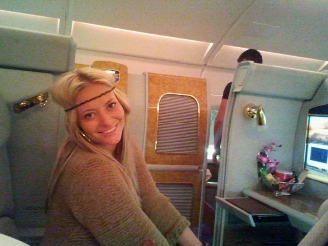 Delia se intoarce din vacanta cu un avion de lux GALERIE FOTO
