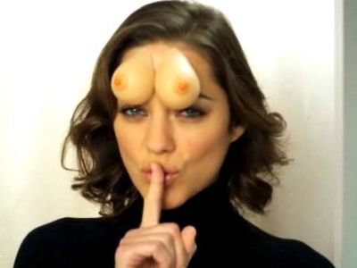 Cu sanii pe frunte! Marion Cotillard intr-o reclama pentru un produs super haios! VIDEO