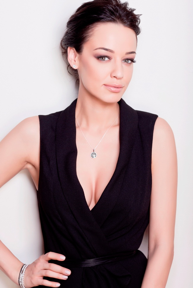 La multi ani, Andreea Raicu! Afla cum sarbatoreste vedeta de ziua ei