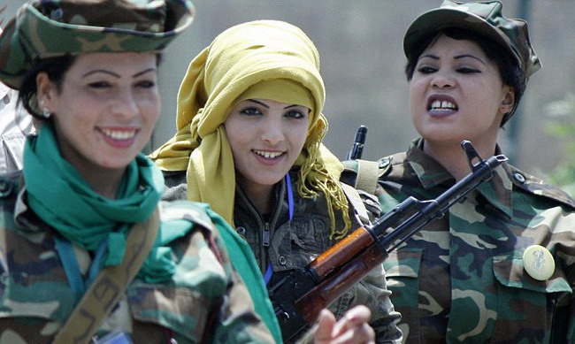 Frumoasa ca un fotomodel! Violata si abuzata, ea este tanara de 19 ani care omora pentru Gaddafi!