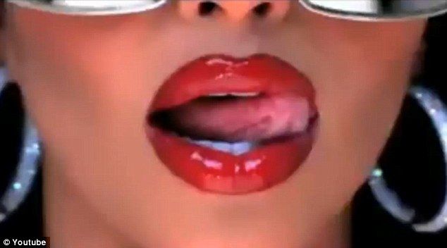Videoclipul sexy tinut ascuns de Kim Kardashian a aparut pe net! VIDEO