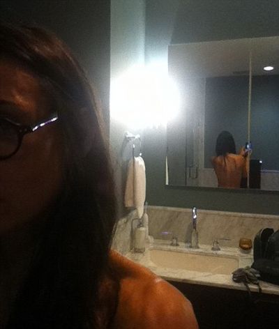 Demi Moore si-a facut din nou fotografii in baie si le-a postat pe o retea de socializare