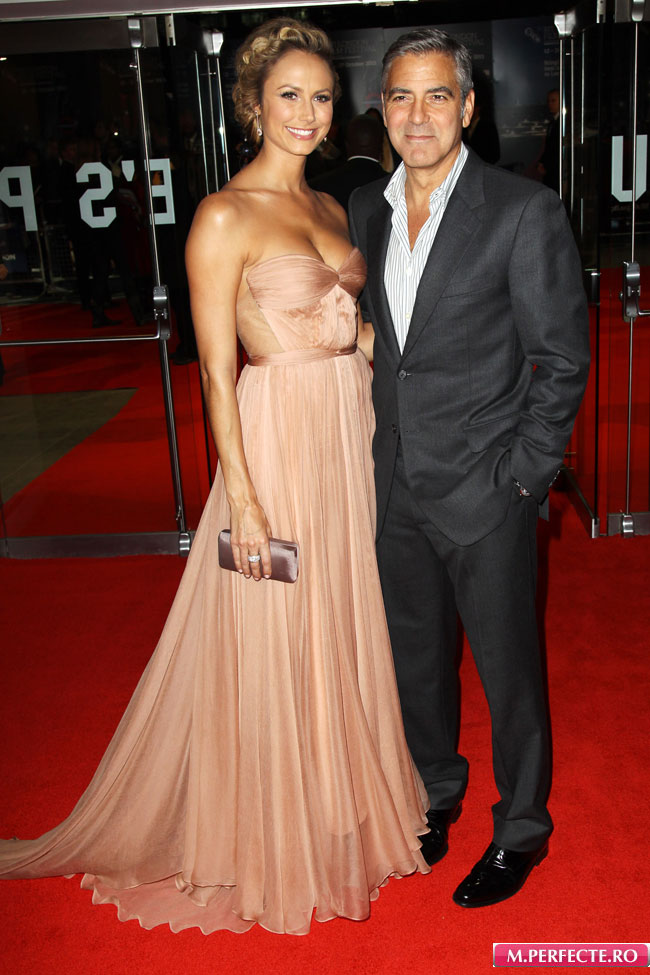 Maria Lucia Hohan l-a cucerit pe George Clooney: iubita actorului a stralucit pe covorul rosu intr-o rochie a designerului roman