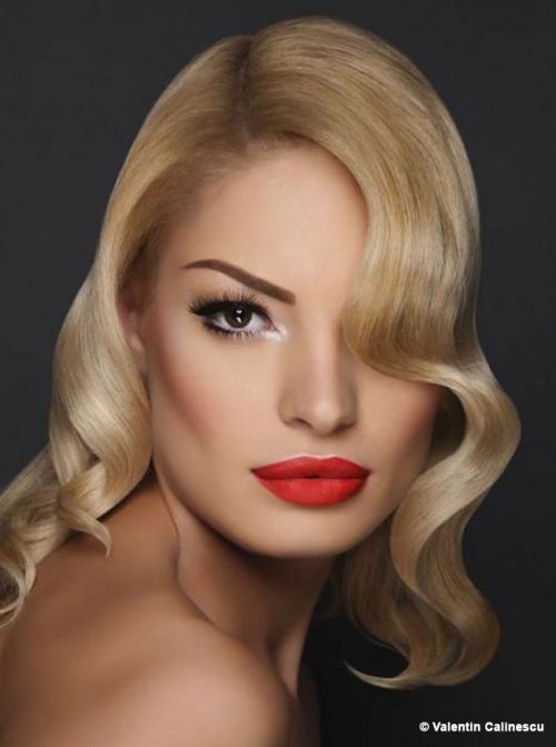 
	Valentina Pelinel, la 31 de ani: "Sunt foarte fericita!". Vezi ce cadouri a primit
