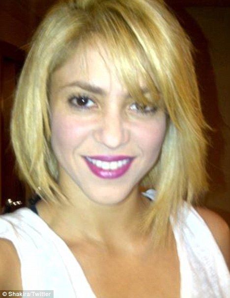 Shakira si-a schimbat look-ul. Iti place cum ii sta?