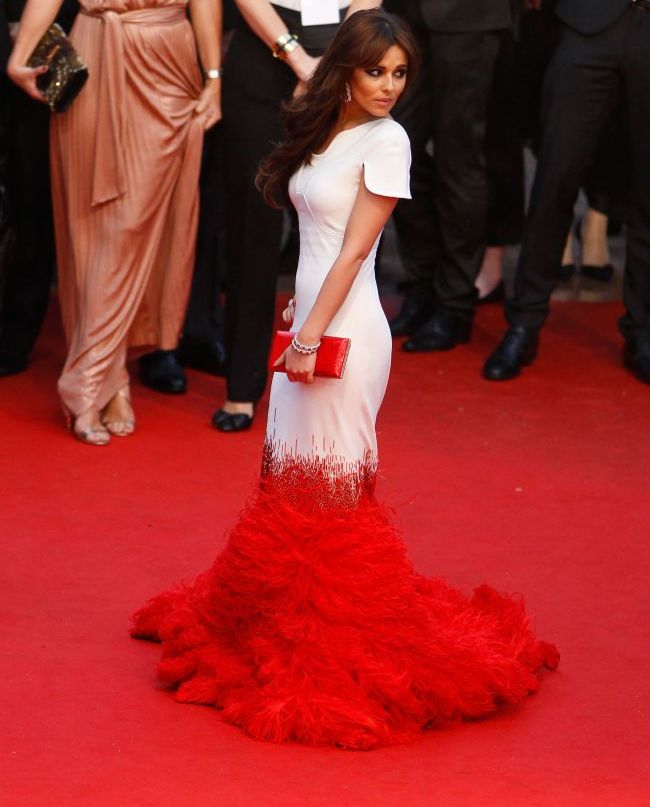Cheryl Cole, o aparitie spectaculoasa la Cannes intr-o rochie cu iluzie optica FOTO