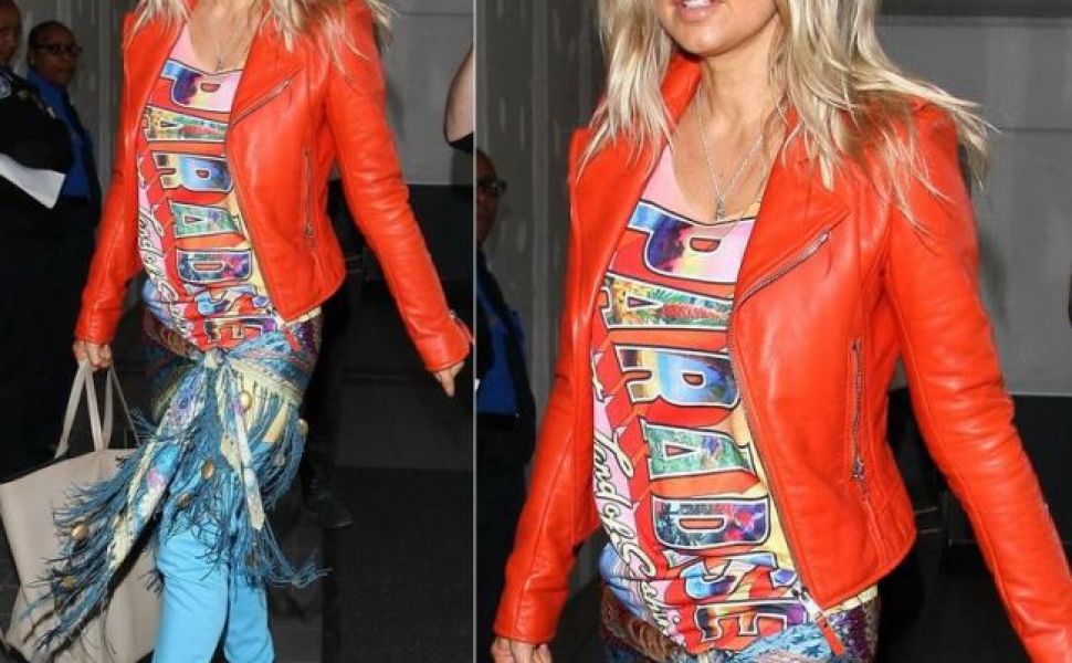 Sorcova sau tinuta cool? Fergie nu a avut cum sa treaca neobservata cu acest outfit